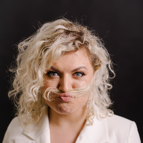 ВЕДУЧА ІРИНА КАЧАН